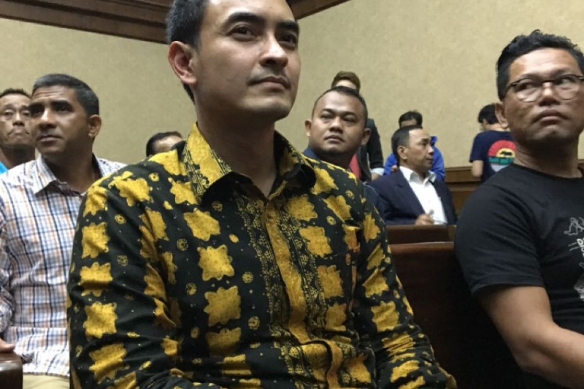 Zumi Zola Zulkifli didakwa suap anggota DPRD Jambi Rp16,49 miliar