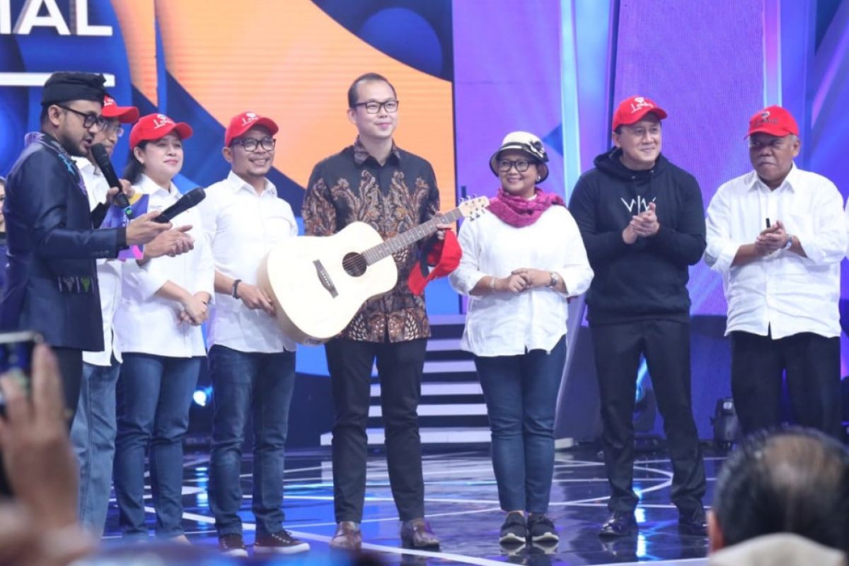 Gitar menteri laku Rp1 miliar di konser amal untuk Lombok
