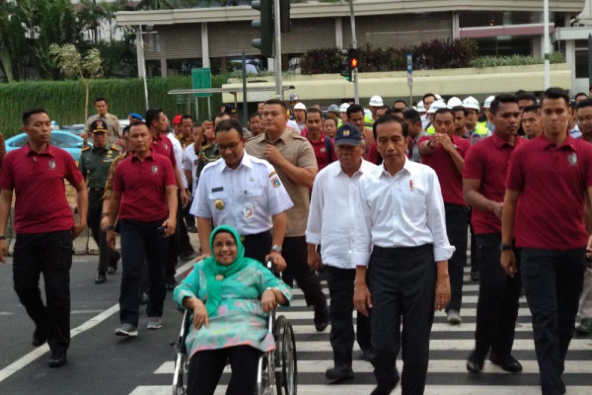 Anies gunakan "pelican crossing" bersama ibunya dan presiden