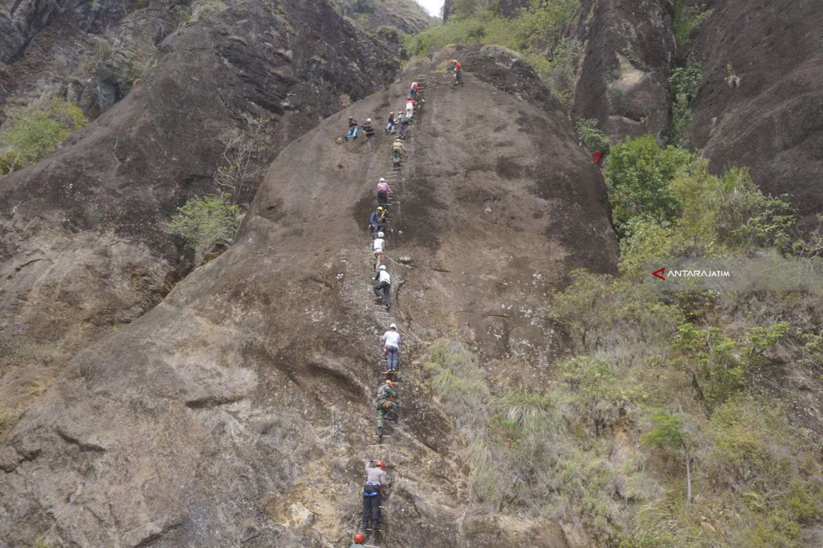 Wisata Ekstrem Via Ferrata