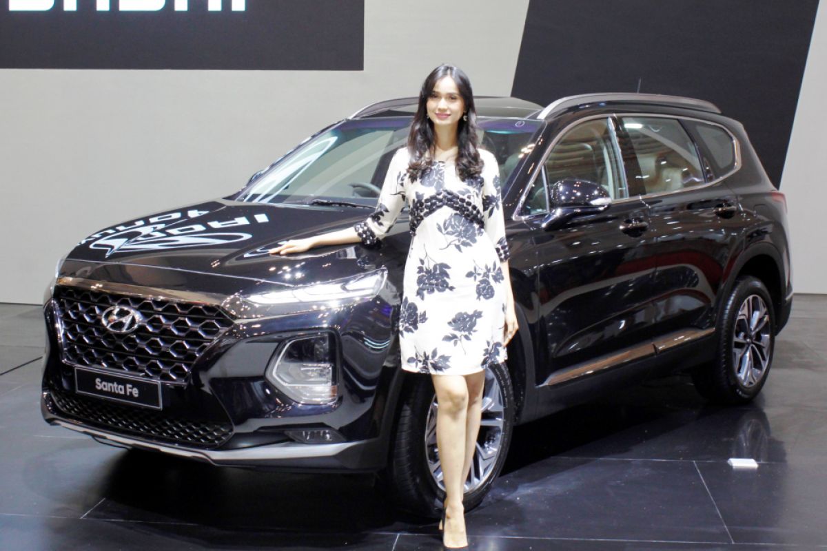 Hyundai kenalkan Santa Fe generasi keempat dan New H-1