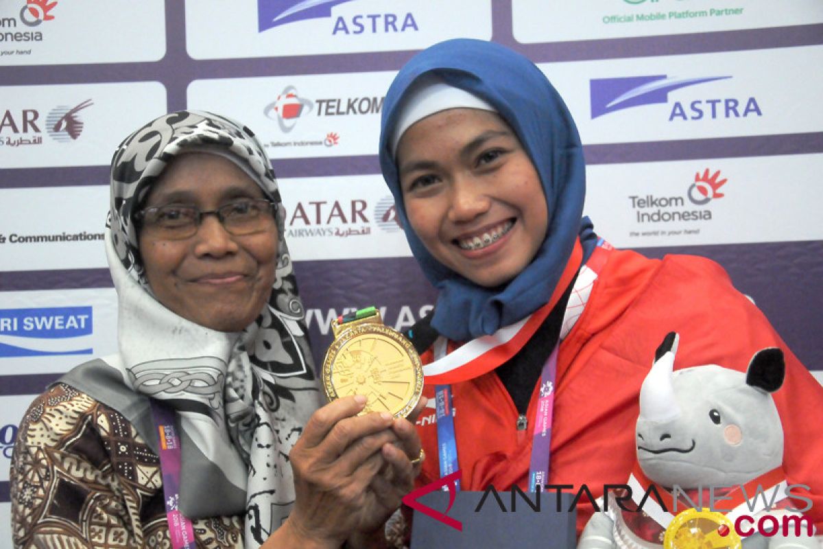 Tiga perempuan peraih tiga emas pertama untuk Indonesia
