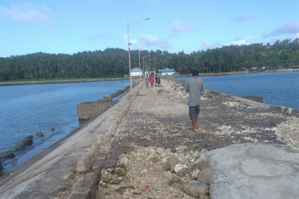 Sejumlah fasilitas pelabuhan Molu Maru rusak