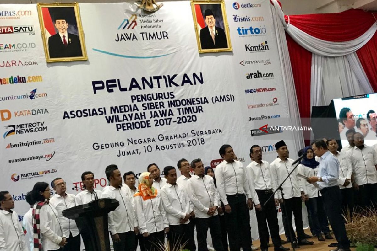 Pelantikan AMSI Jatim, Pakde Karwo Usulkan Uji Kebenaran Informasi