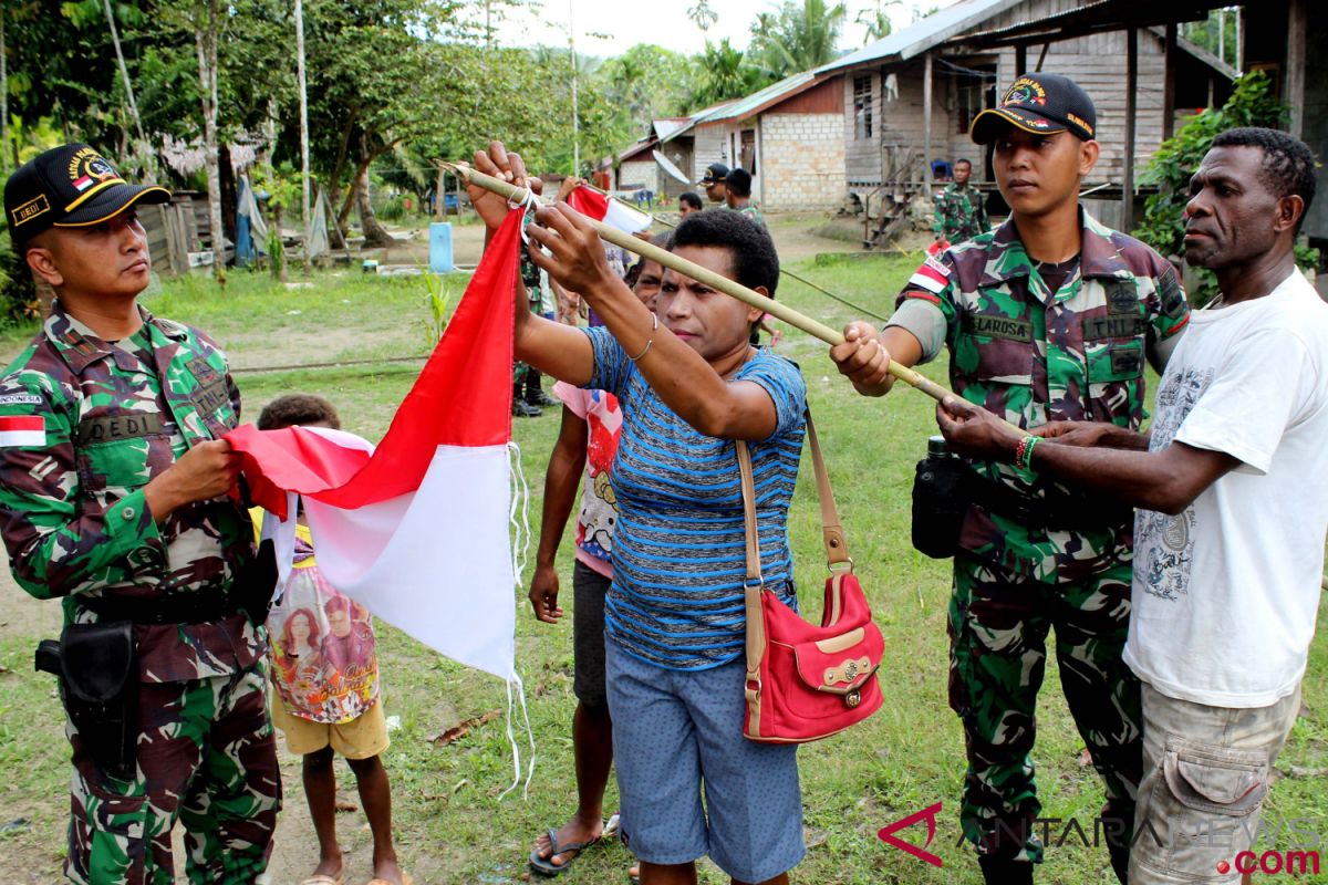 Warga perbatasan Papua serahkan puluhan amunisi kepada TNI