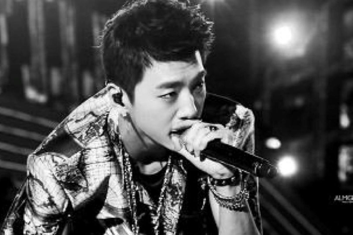 Usai mundur dari B.A.P, Bang Yong Guk posting surat untuk fans