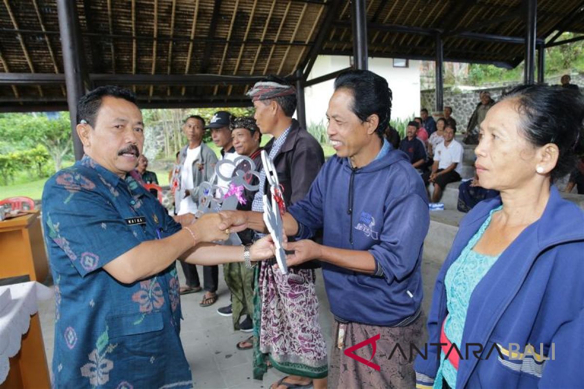 Masyarakat kurang mampu di Gianyar terima bantuan 111 jamban