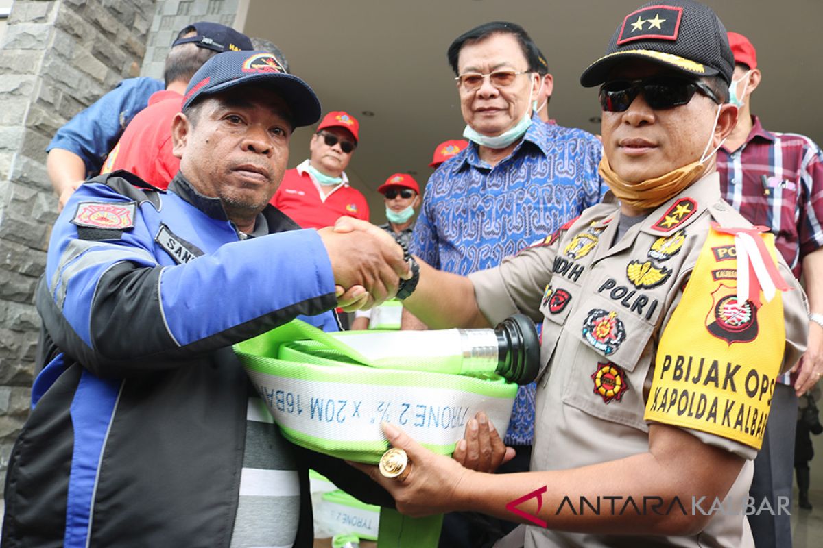 50 damkar swasta dapat bantuan selang