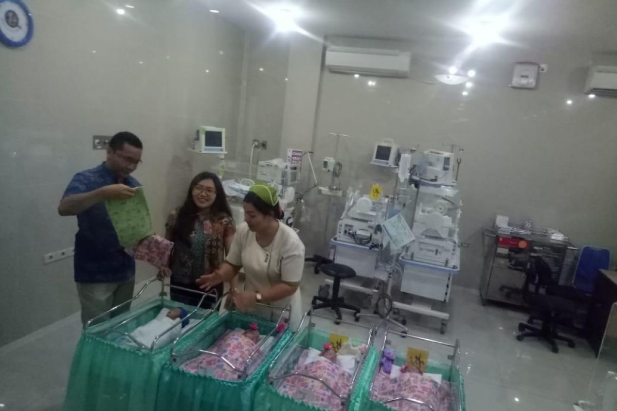 Ibu di Bali lahirkan bayi kembar empat (video)