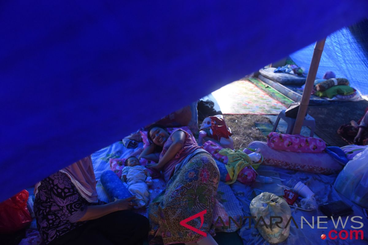 Korban gempa khawatirkan kesehatan di tenda pengungsian