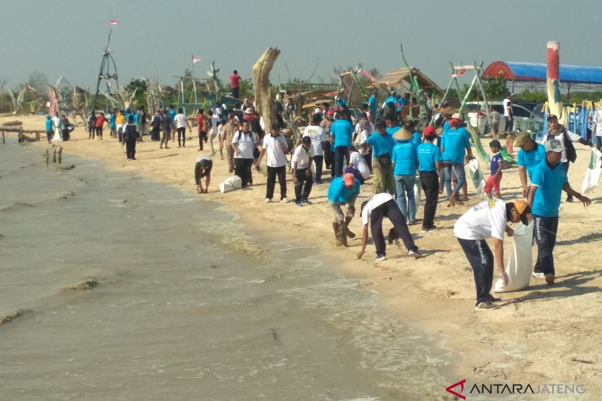 KKP ajak masyarakat Jepara jaga kebersihan pantai