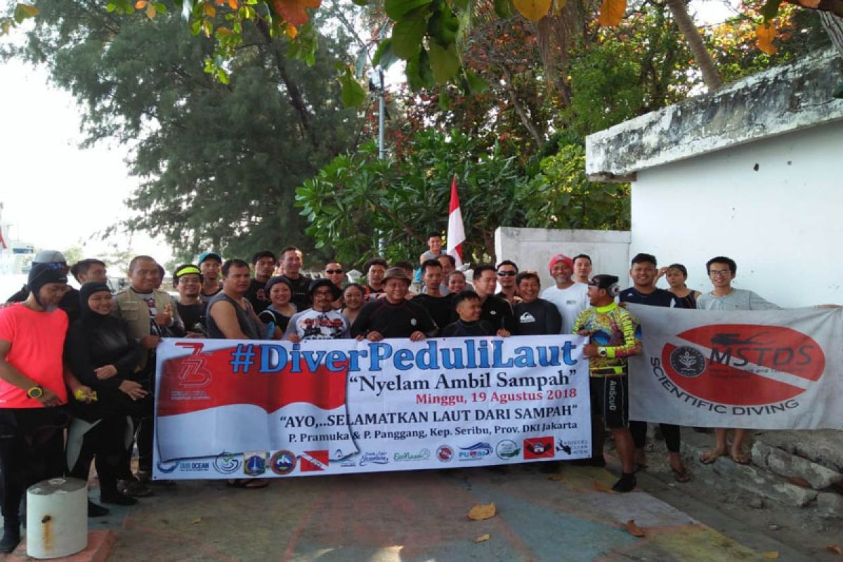 Komunitas selam IPB bersama diver Peduli Laut lakukan aksi bersih laut