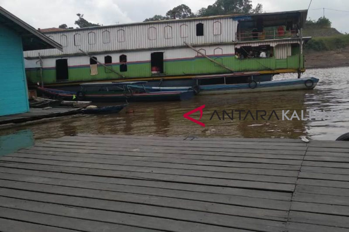 Pedalaman sungai Barito surut ganggu transportasi air