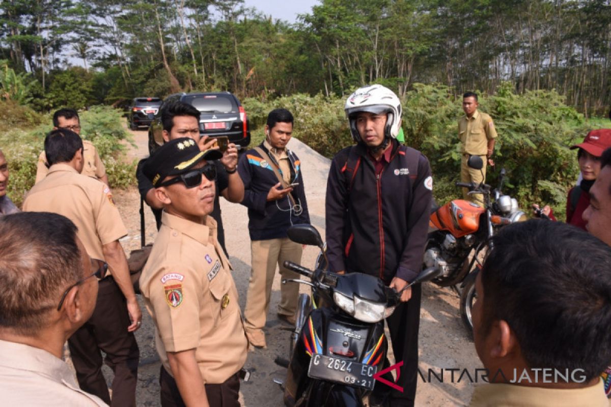 Jembatan penghubung Batang-Pekalongan mangkrak