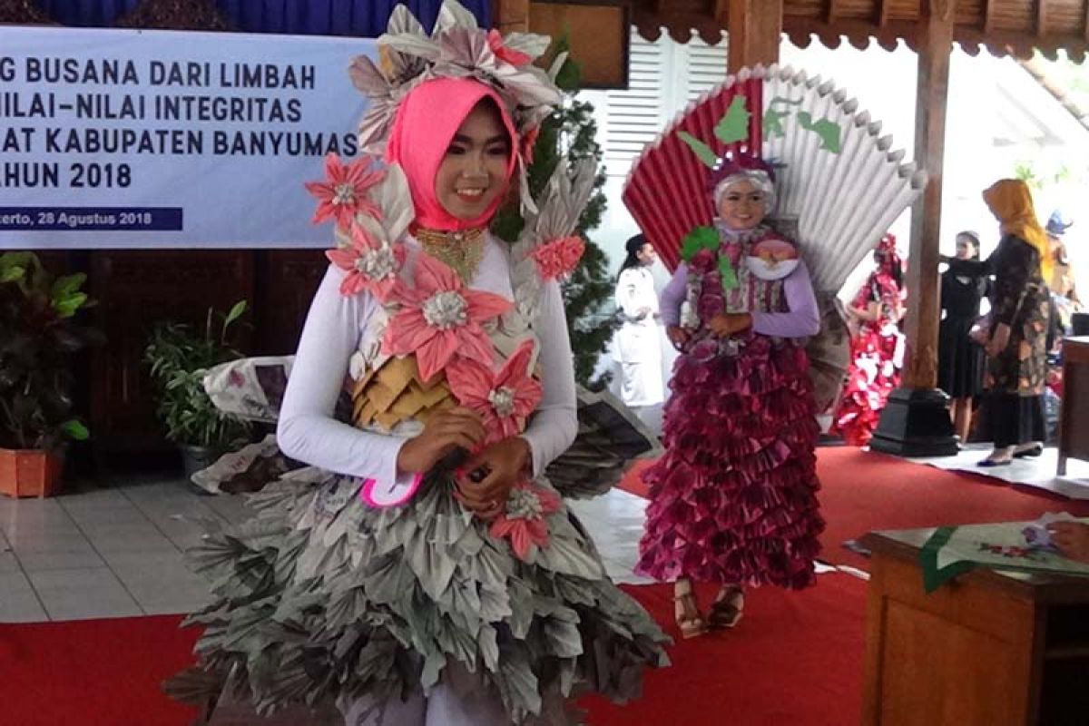 Busana ini hasil daur ulang limbah