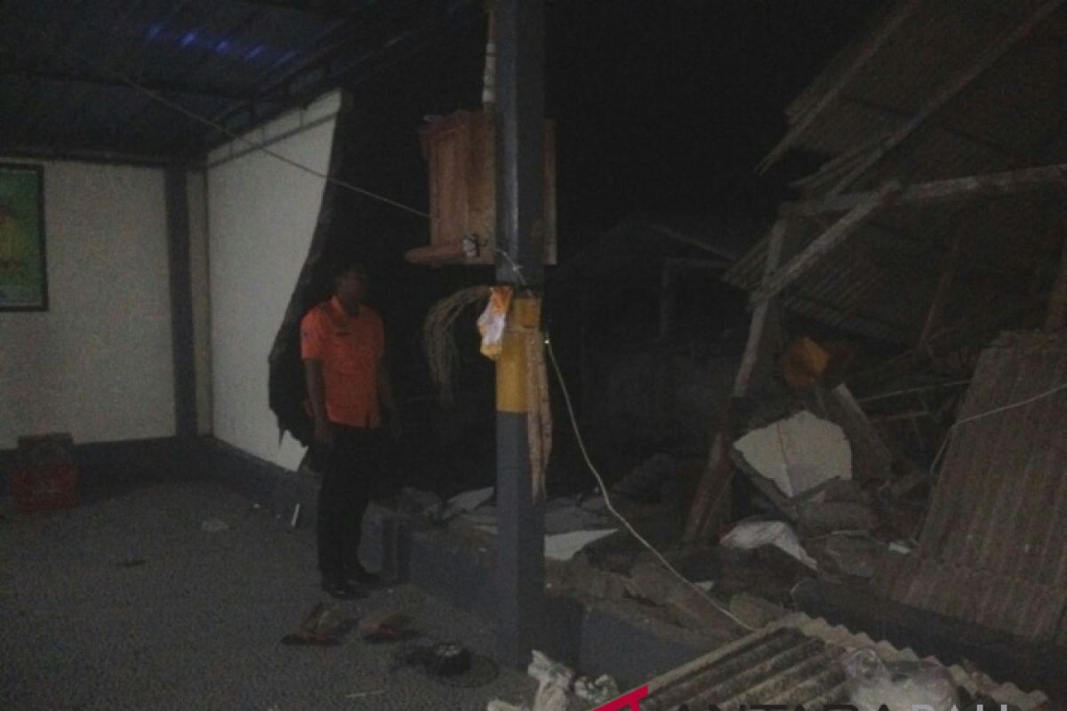 Di Jembrana, sejumlah bangunan rusak akibat gempa