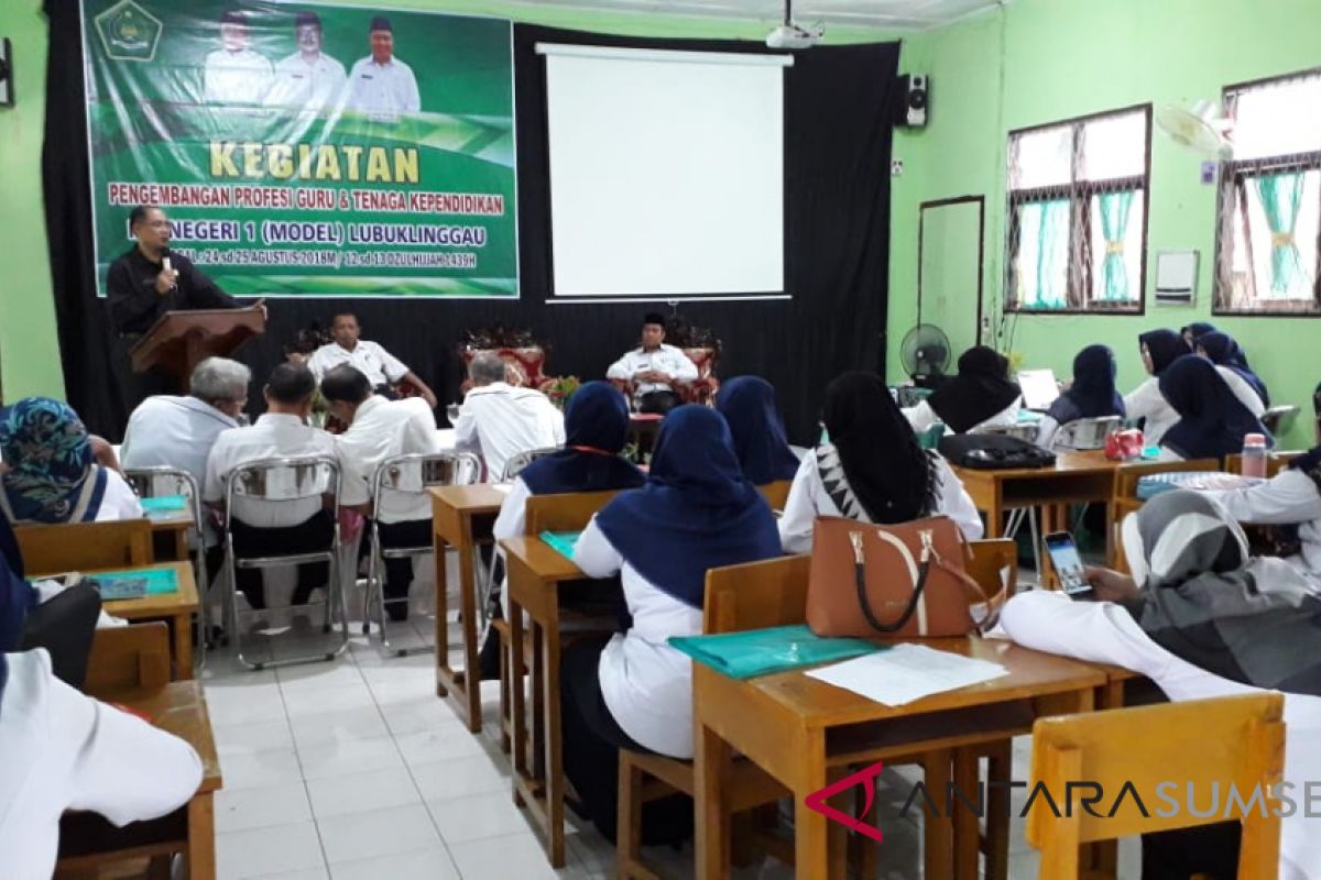 Latih guru untuk profesionalitas