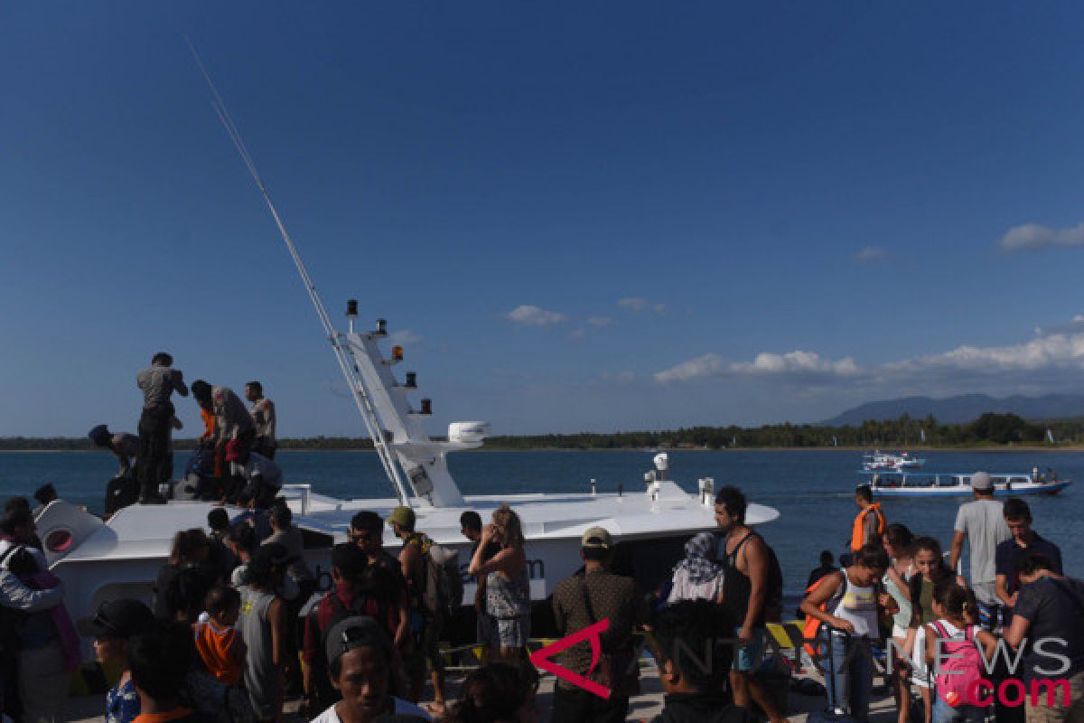 Proses evakuasi korban gempa Lombok