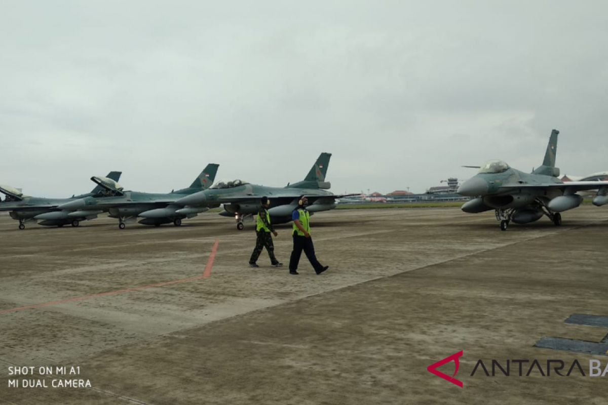 Setelah latihan di Australia, pesawat F16 tiba di Bali (video)