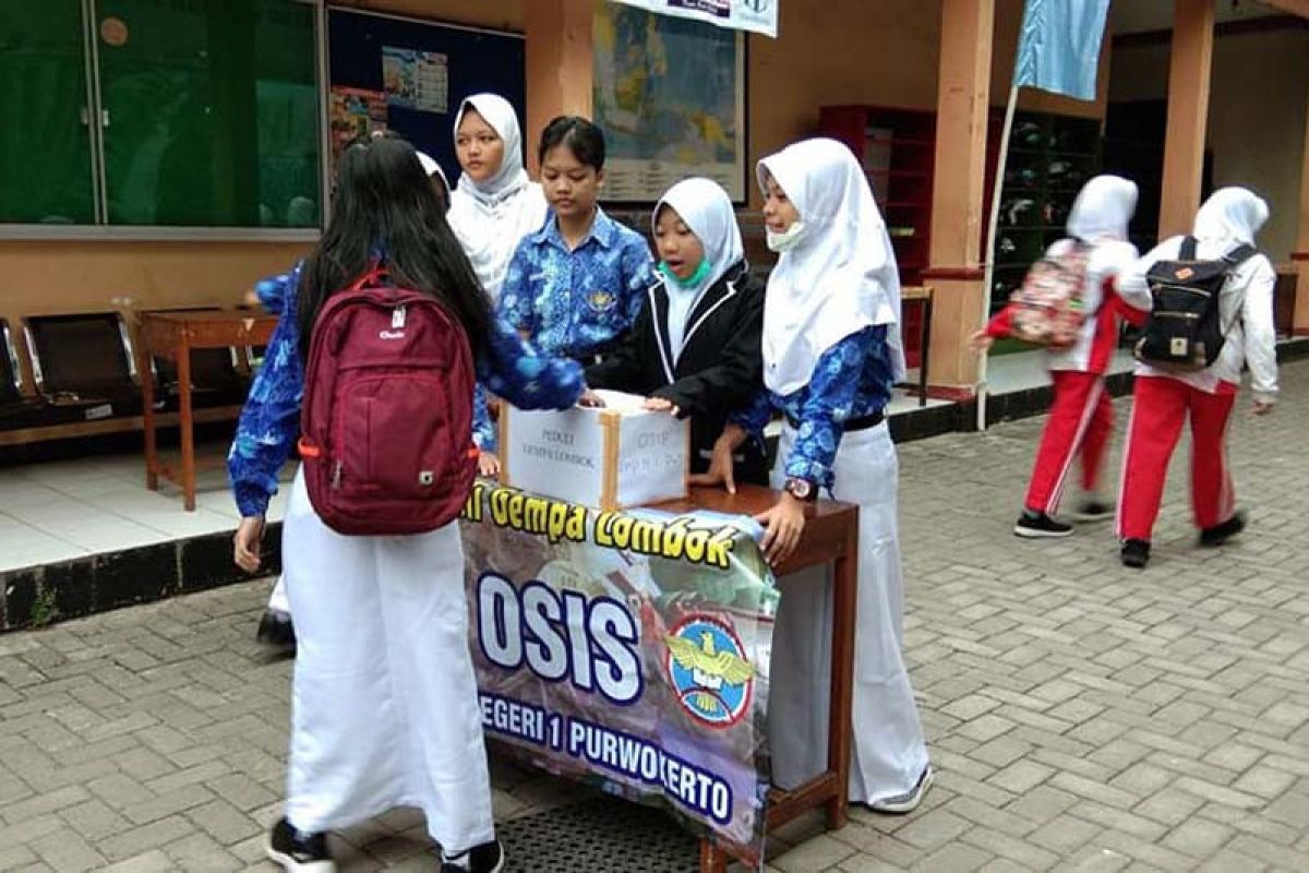 Pelajar Banyumas galang dana peduli gempa Lombok