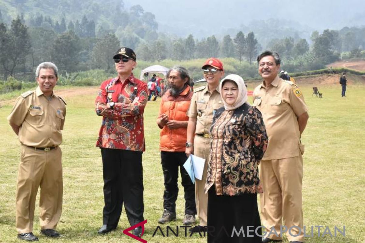 Gubernur Jabar meninjau kesiapan akhir arena paralayang