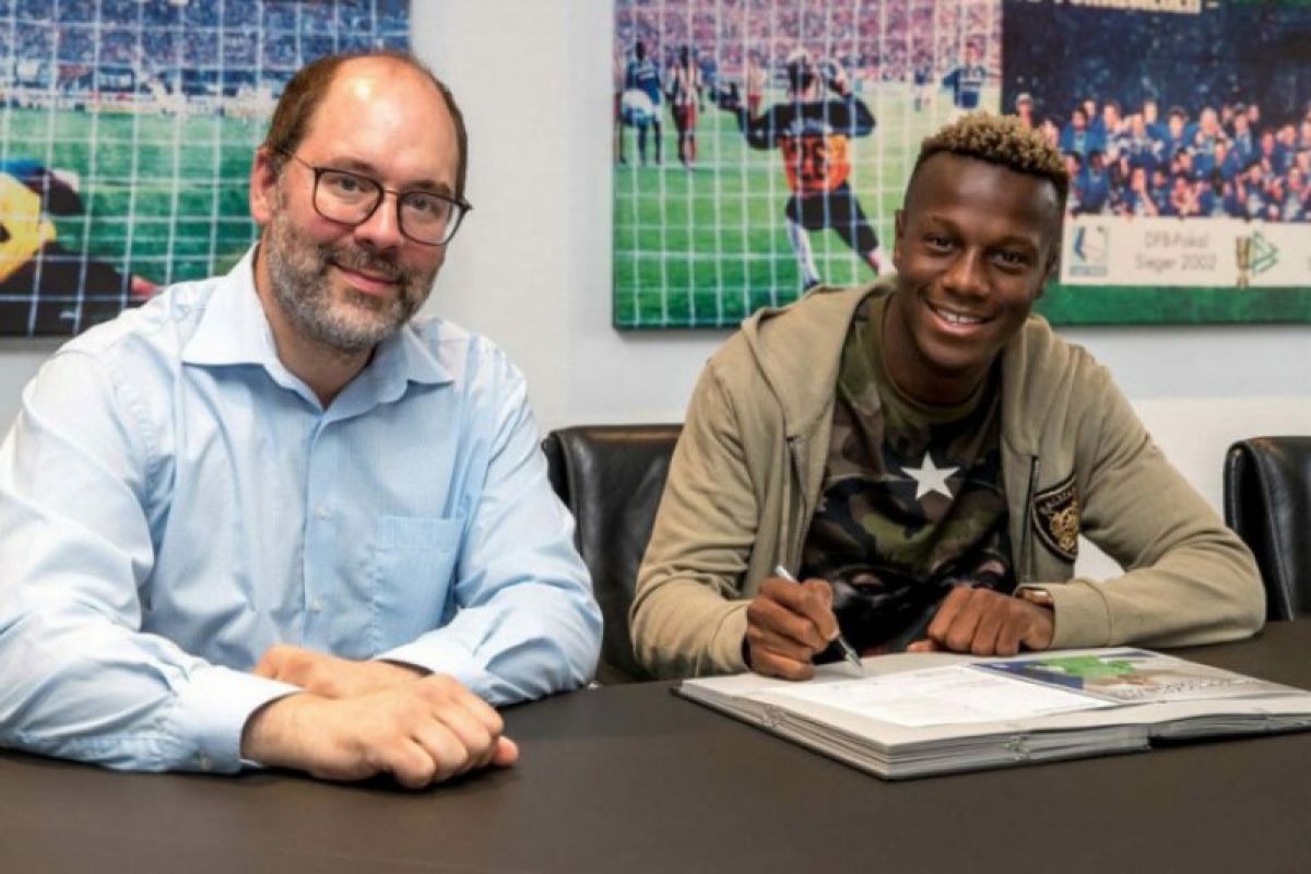 Schalke resmi rekrut Mendyl dari Lille
