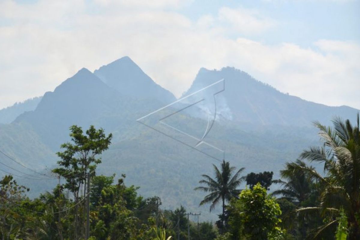 Warga Bengkayang gelar ritual adat lindungi hutan