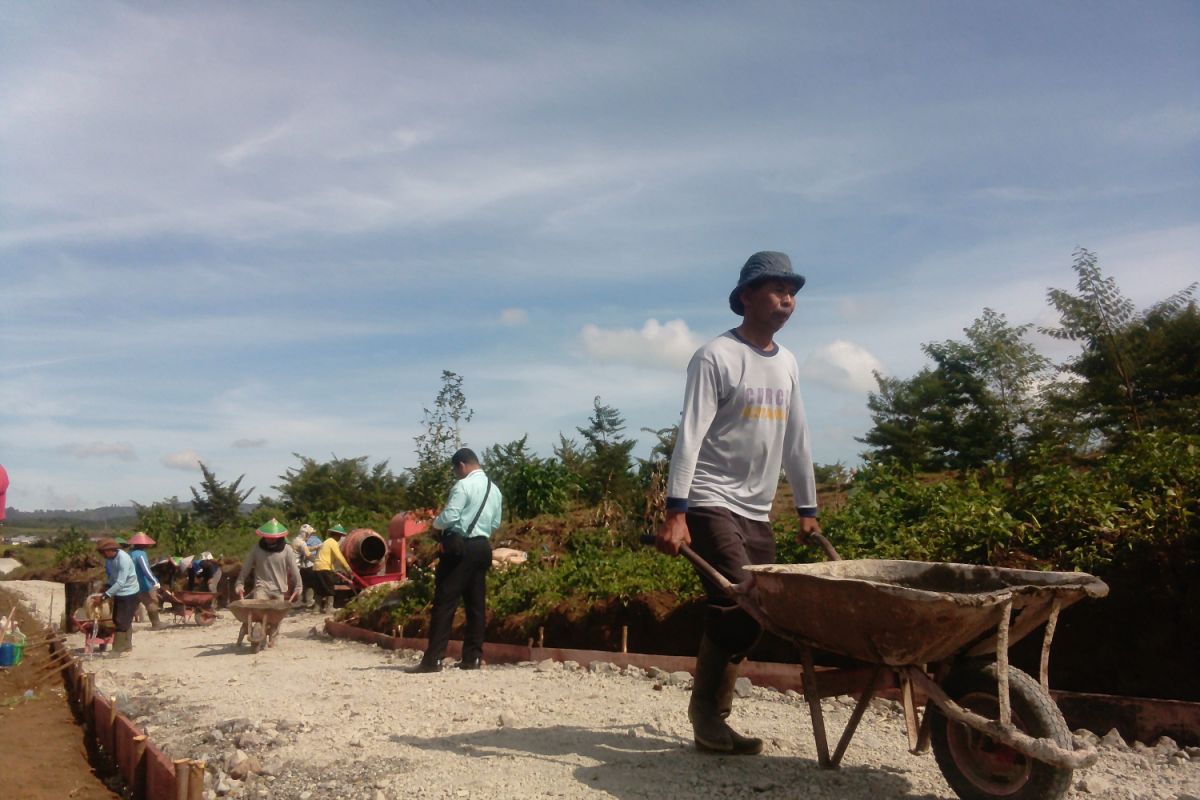 BUMN Hadir - PTPN Holding bangun jalan pemakaman di Kerinci