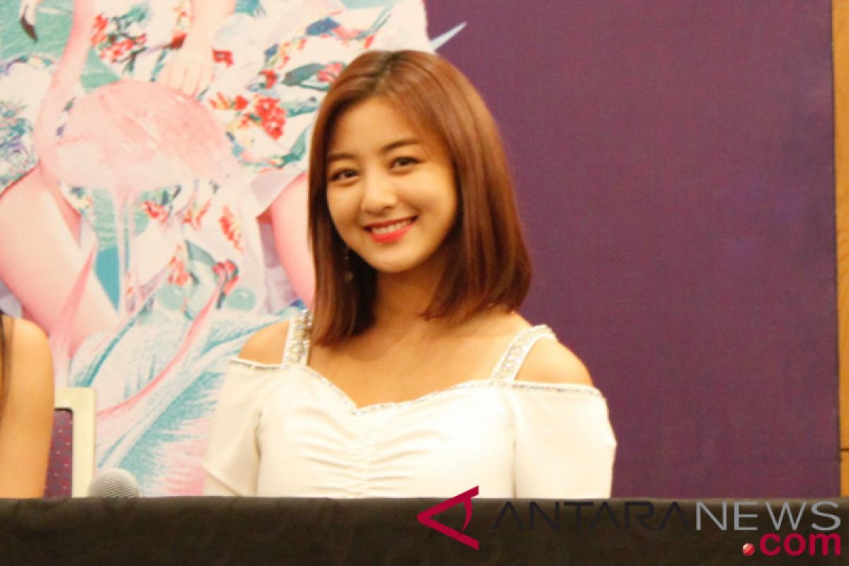 Jihyo TWICE terluka saat dikerubungi fans, JYP beri peringatan