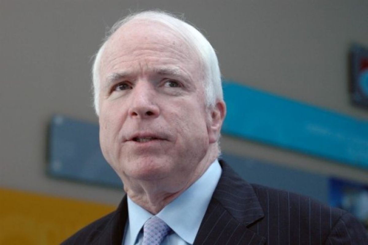 Trump dan selebritis berduka atas wafatnya John McCain