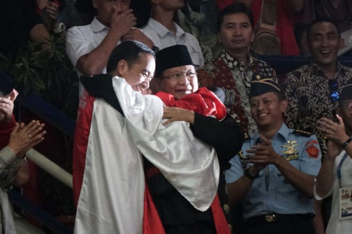 Roy Suryo sampaikan catatan terkait pelukan Jokowi-Prabowo