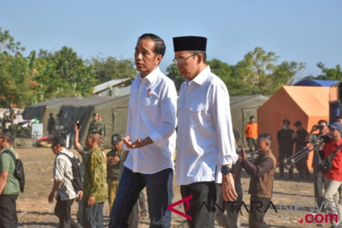 Presiden Jokowi bagikan sembako kepada korban gempa Lombok