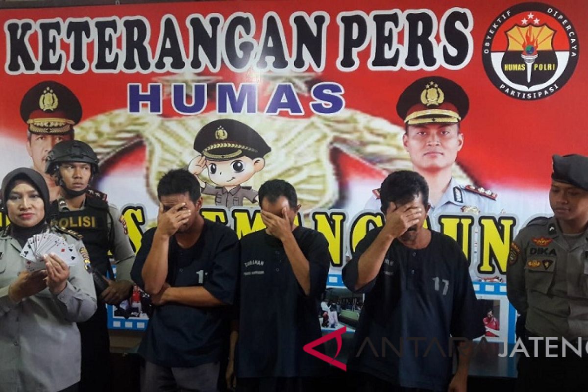 Asyik berjudi, tiga warga Temanggung diringkus