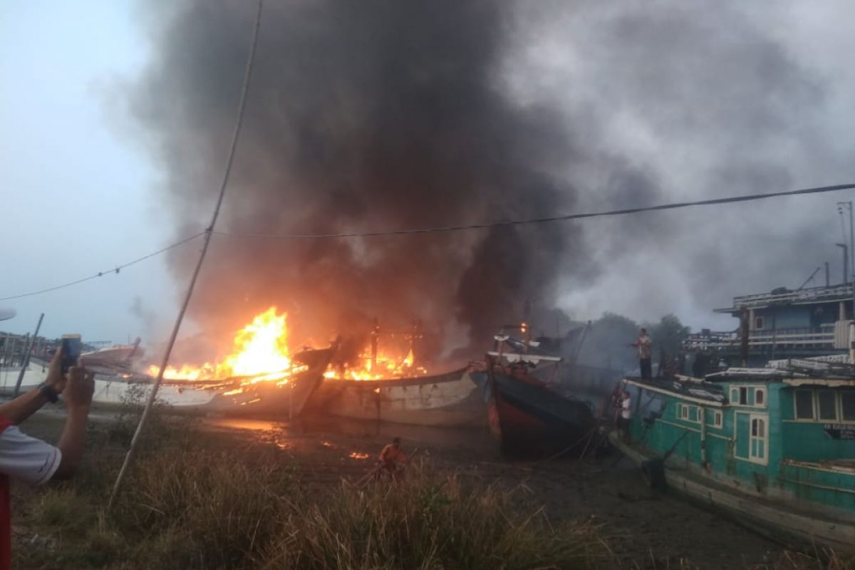 Kebakaran lima kapal nelayan di Pati masih diselidiki