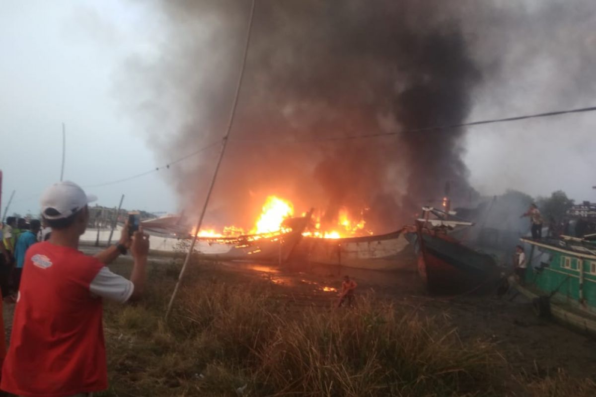 Kerugian Kebakaran Kapal Nelayan di Juwana Capai Rp20 Miliar
