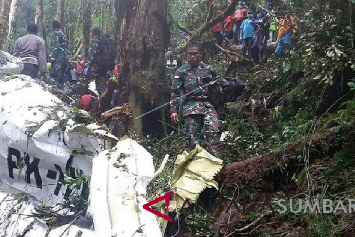 Evakuasi jenazah korban kecelakaan pesawat Dimonim terhambat cuaca