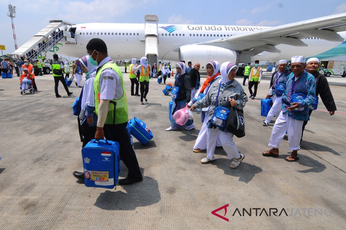 Kedatangan jamaah haji di Adi Soemarmo terlambat