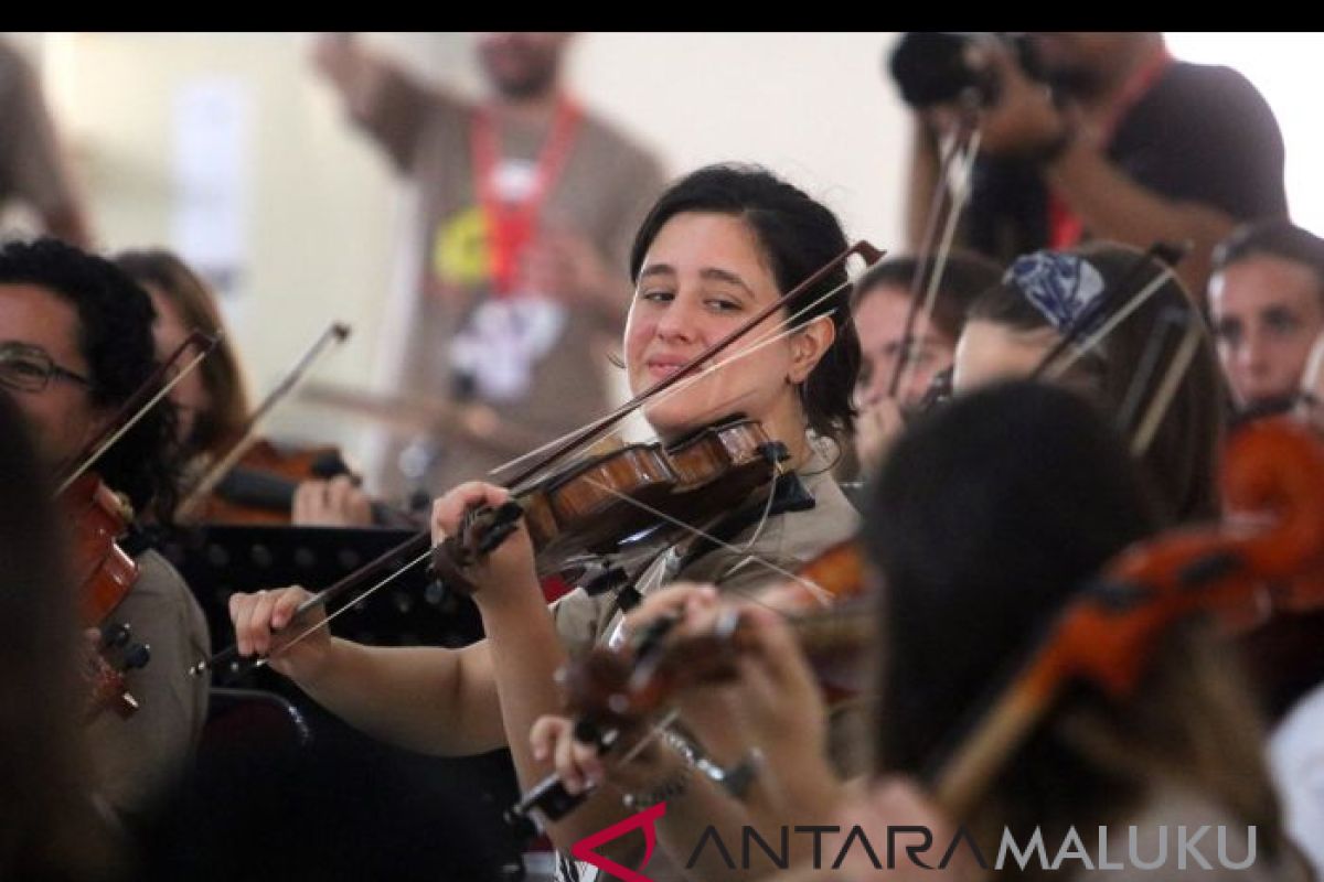 Orkestra Ocas kejutkan warga Ambon