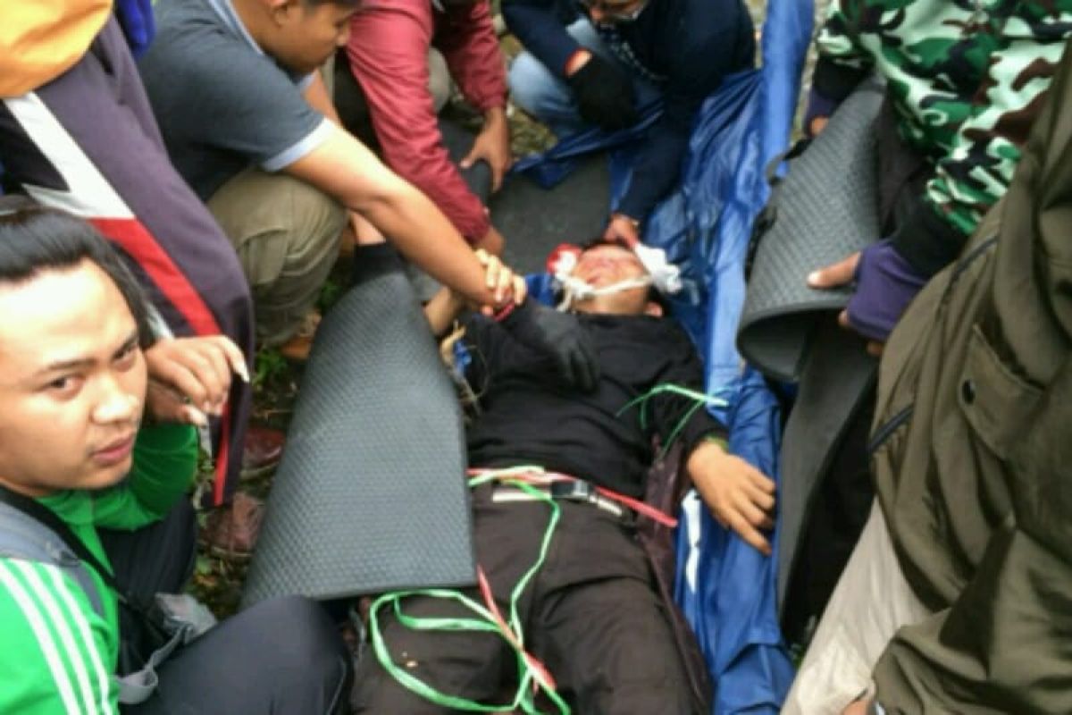 Pendaki nyaris tewas terjatuh di Bukit Kaba