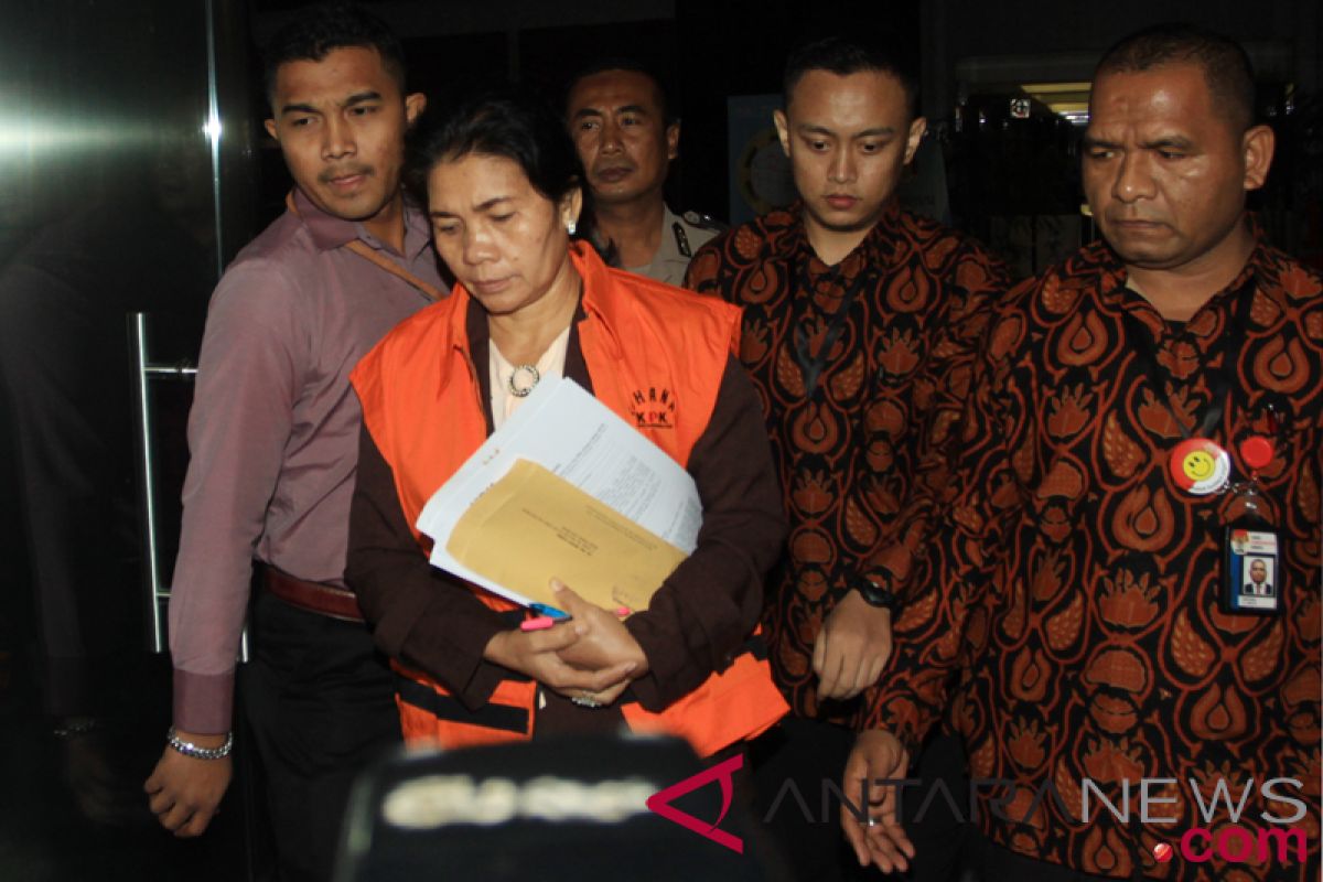 KPK arrests Medan court judge Merry Purba