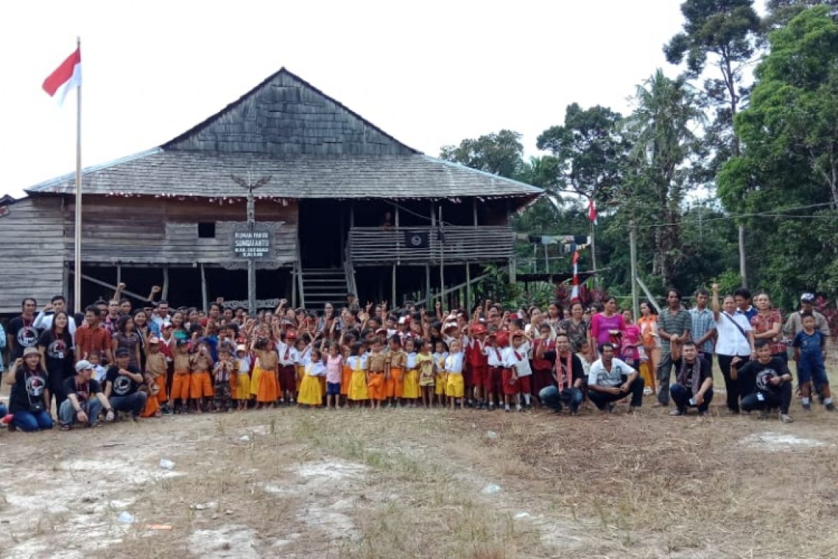 Komunitas Lalau Mualang gelar baksos di Rumah Panyai