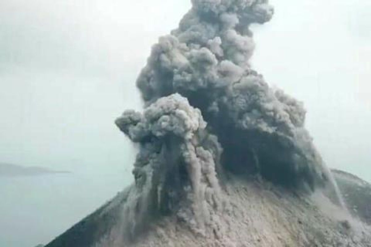 BNPB: Gunung Anak Krakatau Meletus 576 Kali