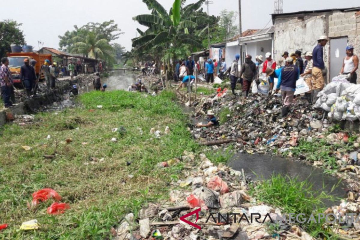 PDAM Bekasi keluhkan kontaminasi limbah air baku