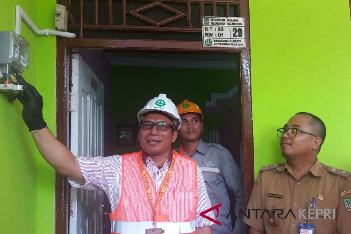 200 rumah daerah penyangga nikmati listrik 24 jam