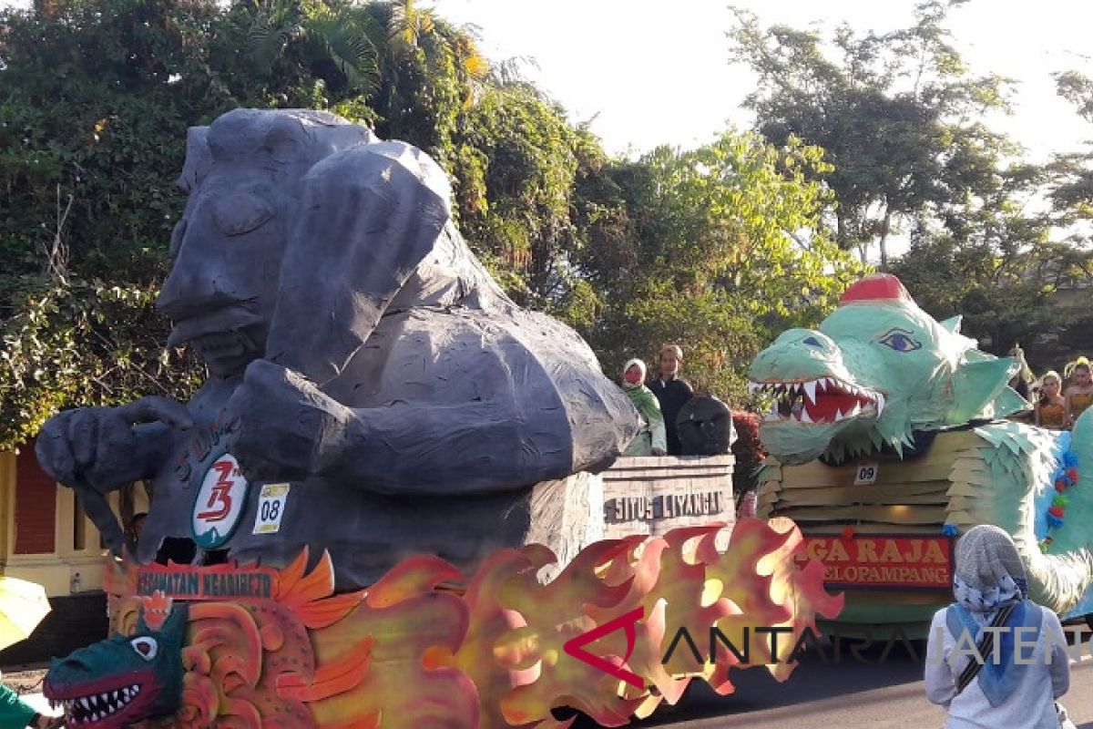 Temanggung "pamerkan" potensi daerah lewat pawai