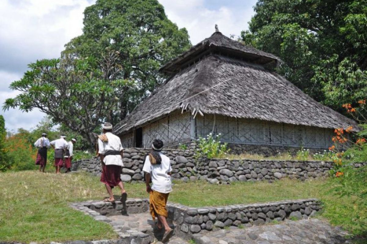 Masyarakat-Satgas TMMD Gotong Royong Perbaiki Masjid An-Nur