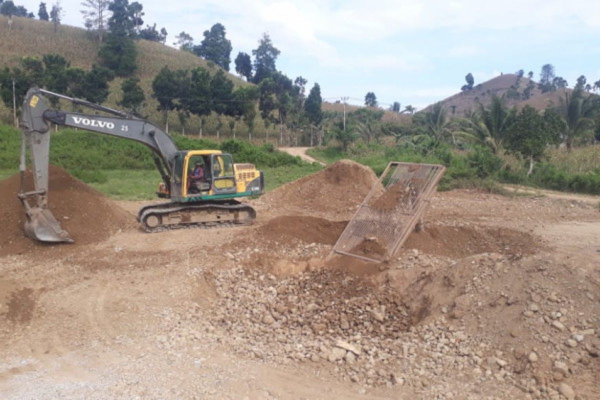 Satgas : Material Penimbunan Jalan Desa Tercukupi