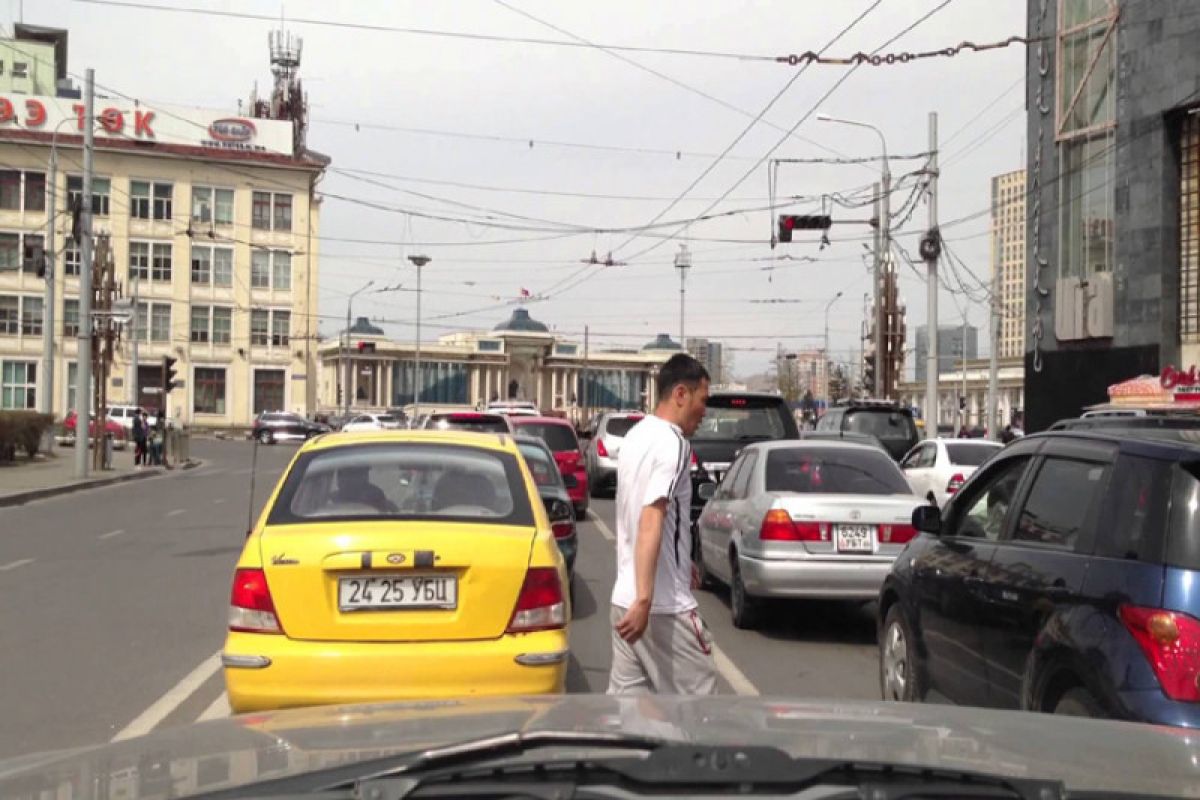 Mongolia larang pejalan kaki gunakan ponsel di perempatan jalan