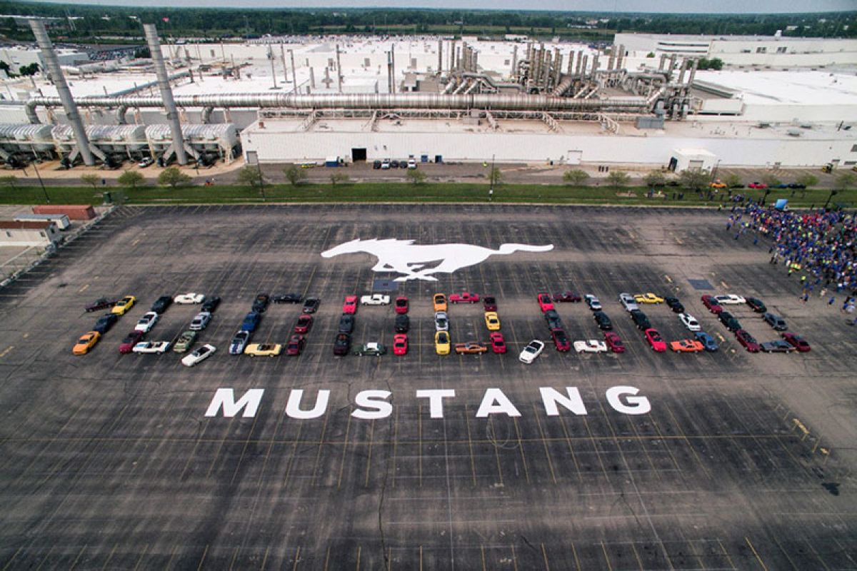 Ford produksi Mustang ke-10 juta, suguhkan 460 tenaga kuda