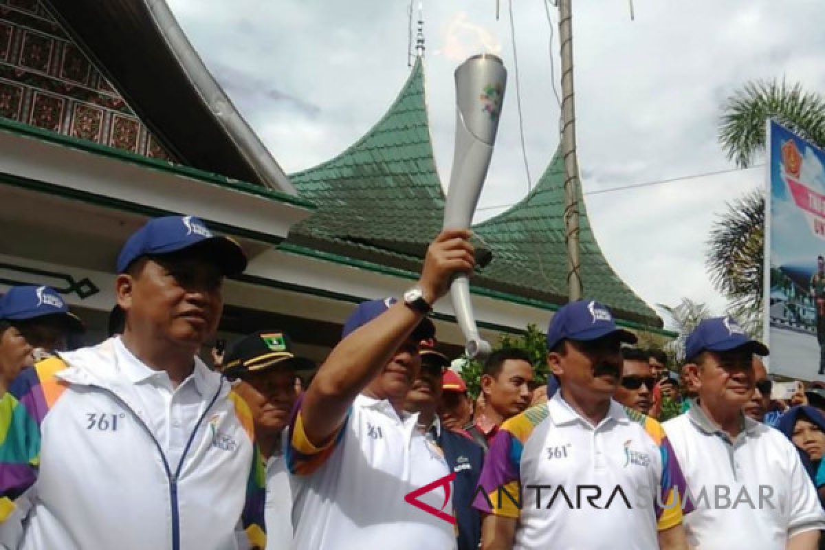 Menristekdikti ikuti "torch relay" di Bukittinggi